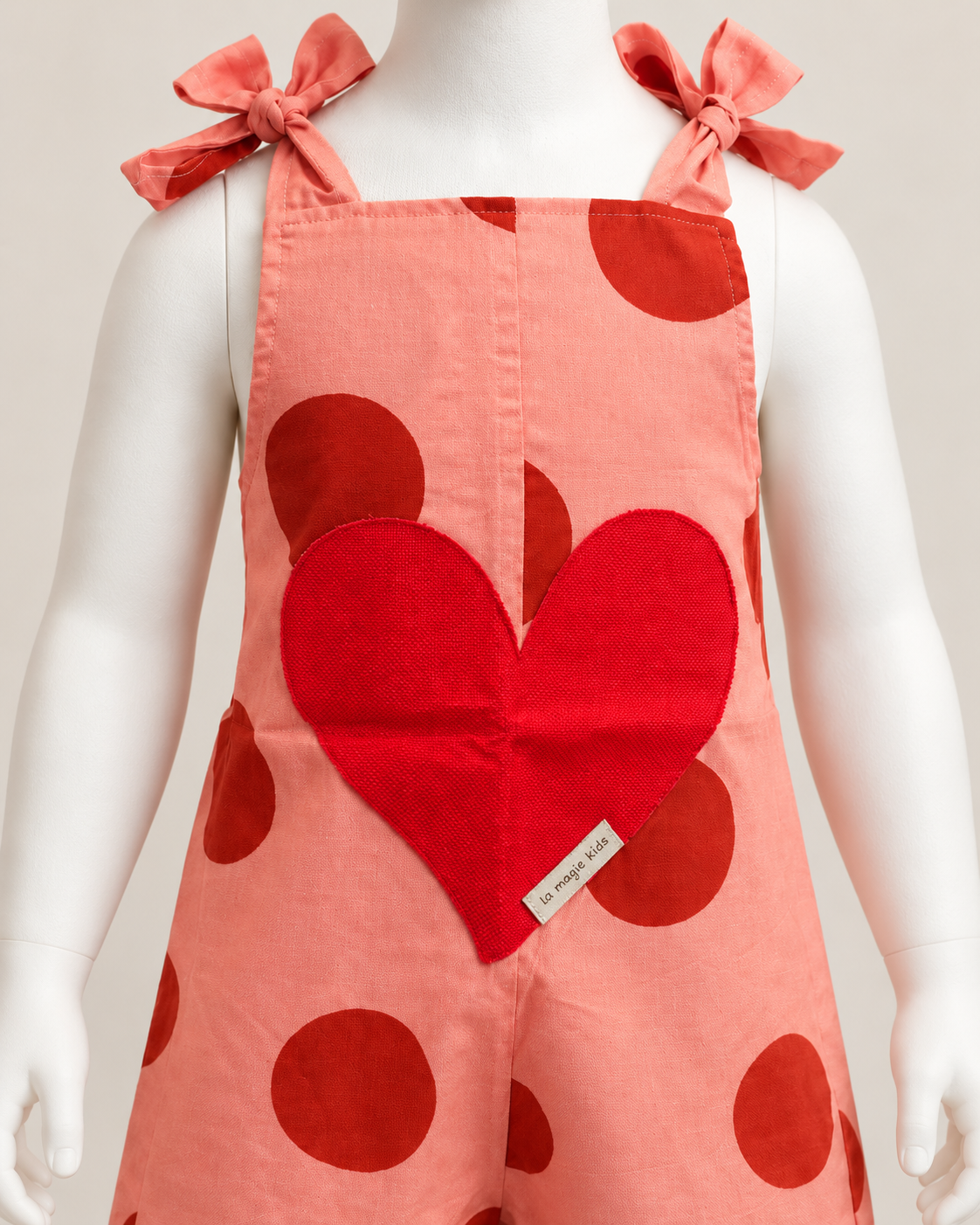 Macacão Infantil Bolotas Coração Vermelho | Lili Picolé