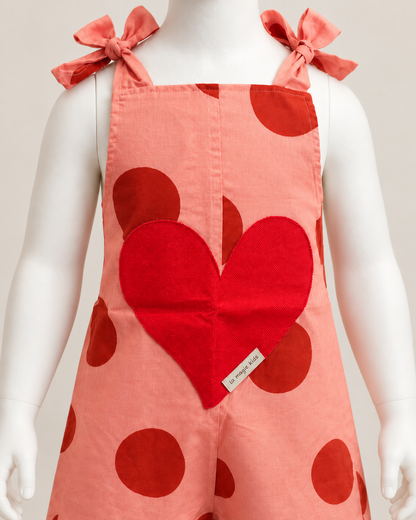 Macacão Infantil Bolotas Coração Vermelho | Lili Picolé