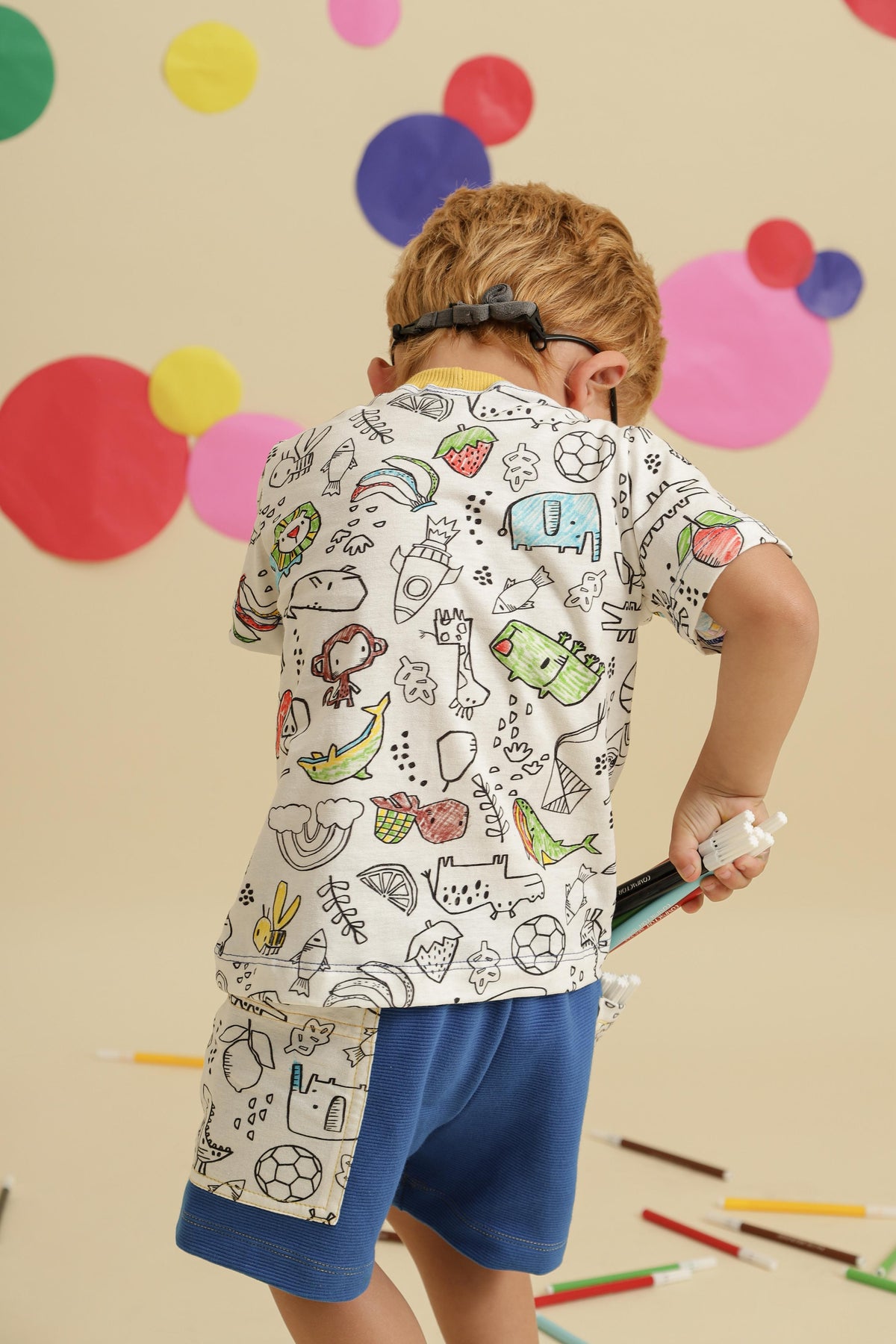Camiseta Infantil Unissex Pinta & Lava para Colorir | Lili Picolé